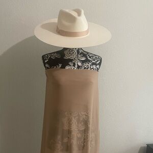 Montana Ivory Bone hat. Size Large/59cm